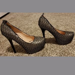 De Blossom Collection silver and black heals/pump